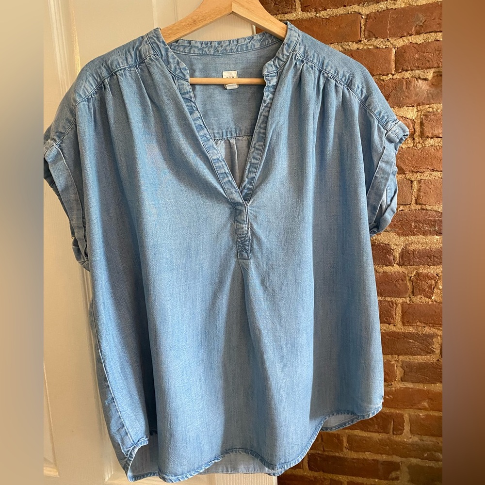 Gap Chambray Split Neck Short Sleeve Blouse